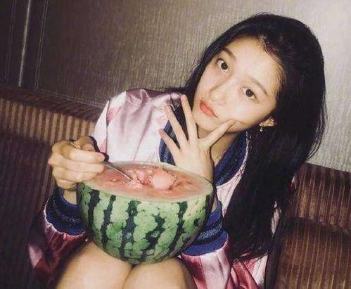吃瓜人女生,揭秘校园里的八卦风云 第1张 吃瓜人女生,揭秘校园里的八卦风云 第1张