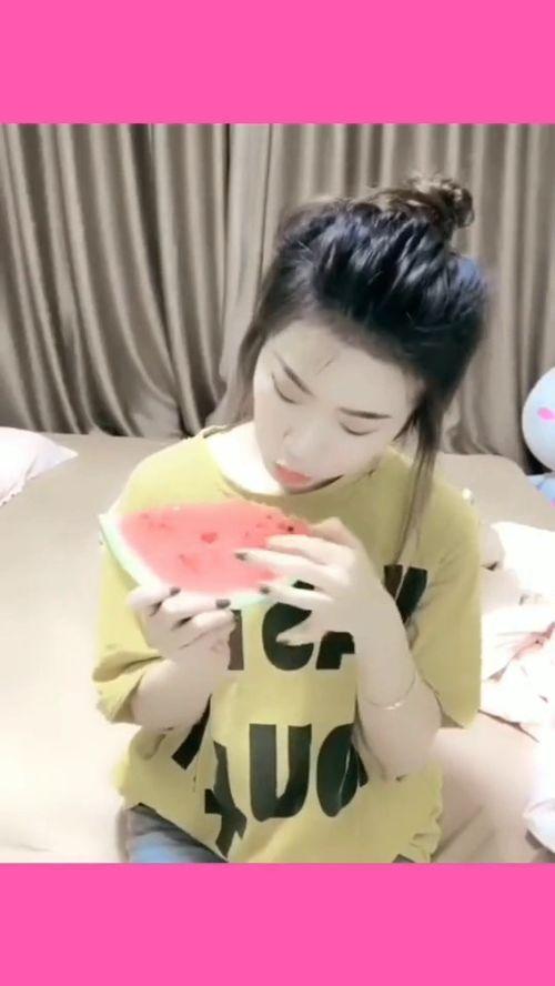 吃瓜人女生,揭秘校园里的八卦风云 第2张 吃瓜人女生,揭秘校园里的八卦风云 第2张